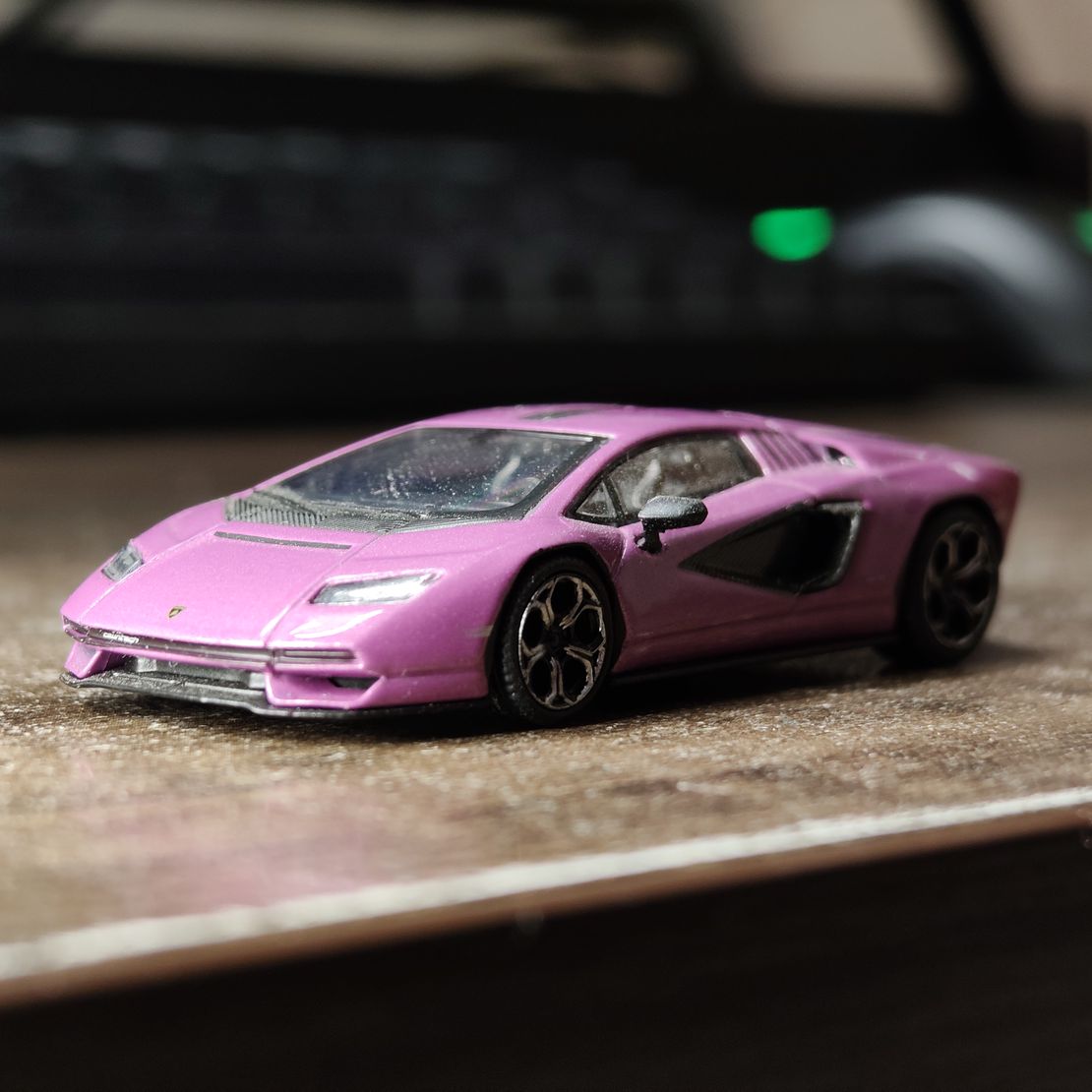 Lamborghini Countach LPI 800-4 Viola 30th - Mini GT - Image 2